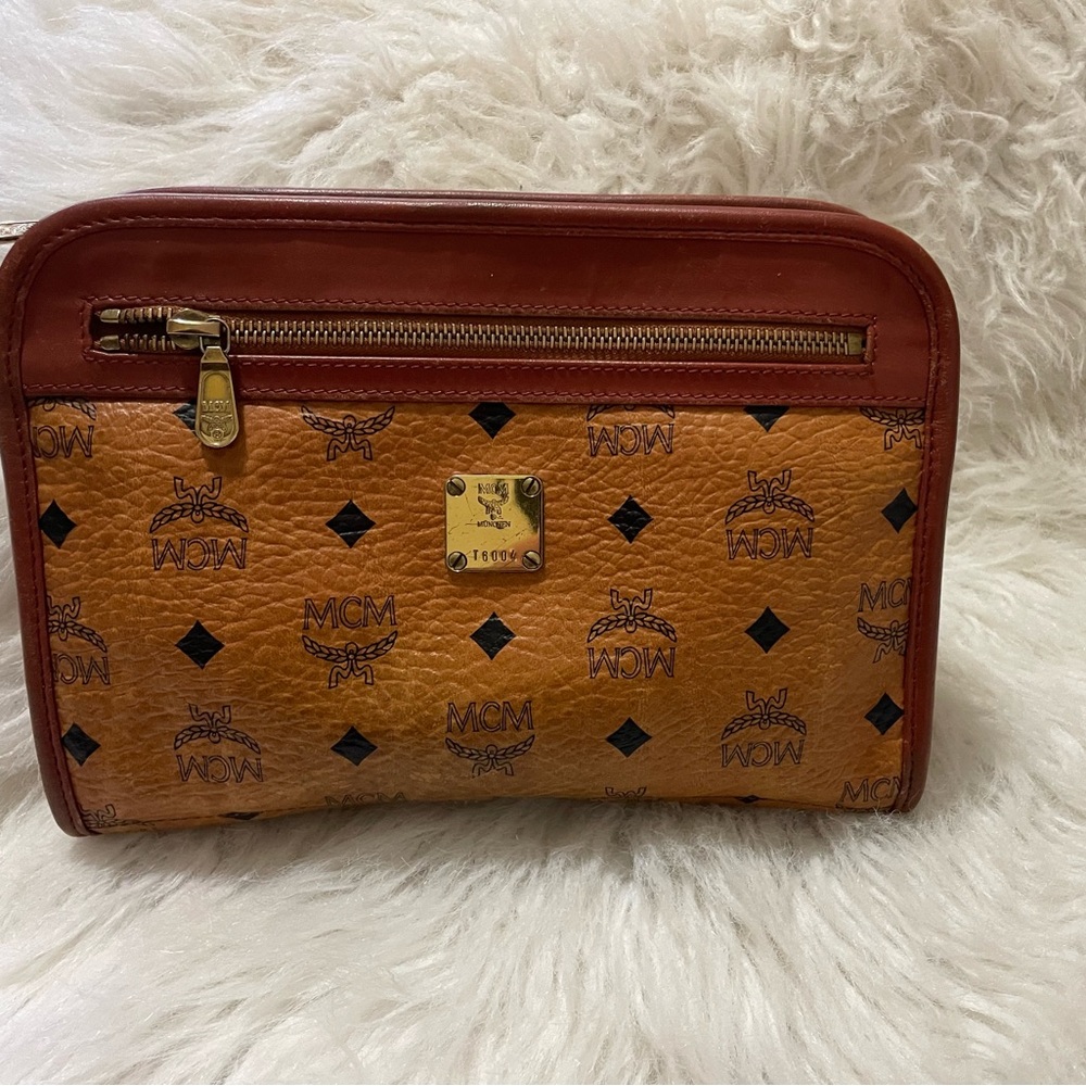 💐Authentic MCM clutch💐